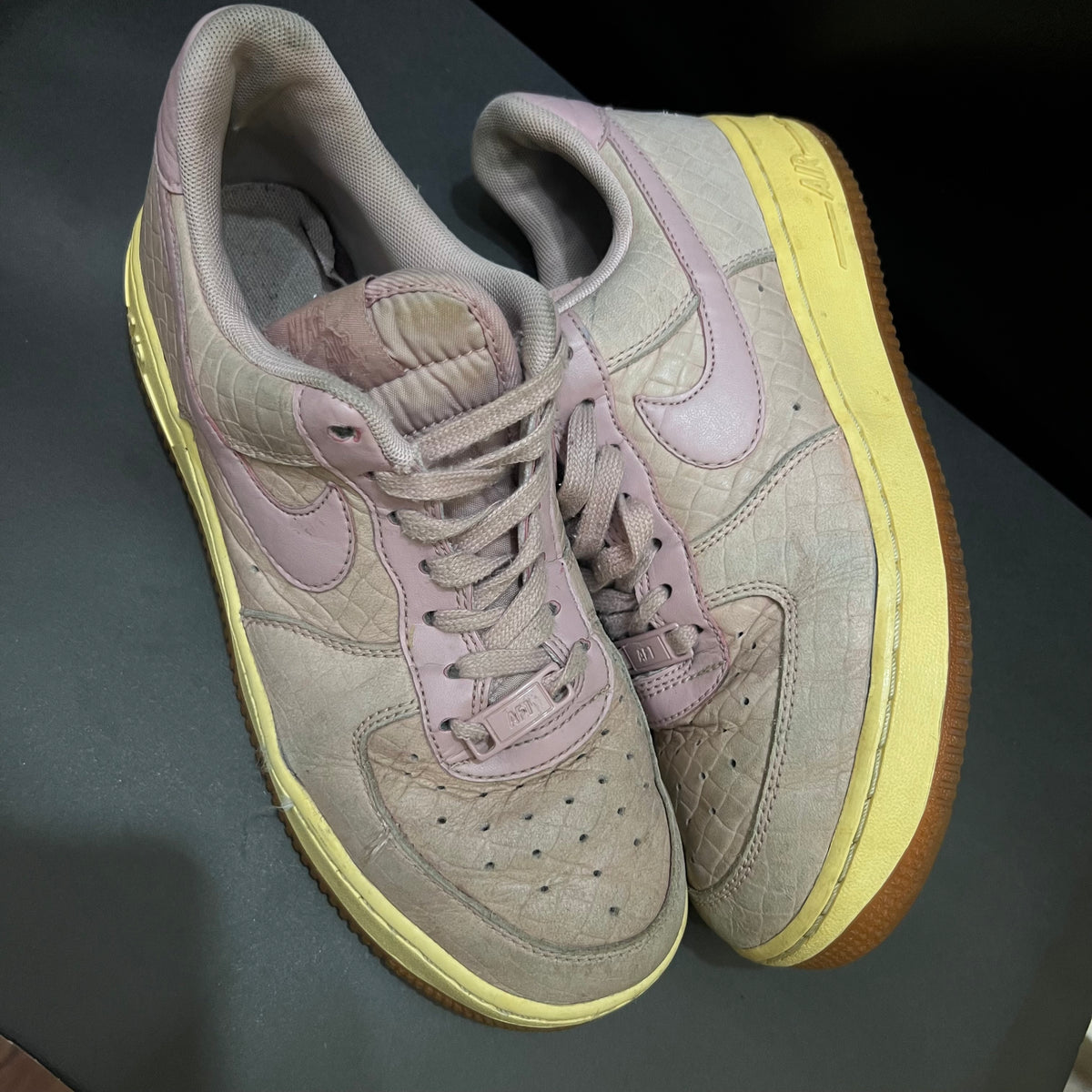 Nike Air Force 1 Low Premium Pink Glaze 🩷
Size 5 & 6 Pak 🇵🇰