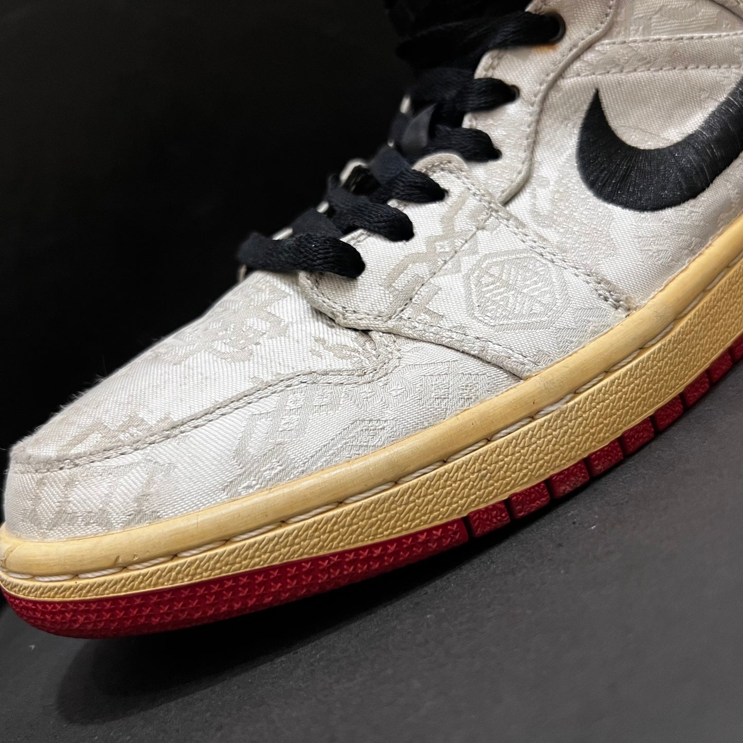 Jordan 1 Mid SE
Fearless Edison Chen CLOT ❤️
Size 6 Pak 🇵🇰