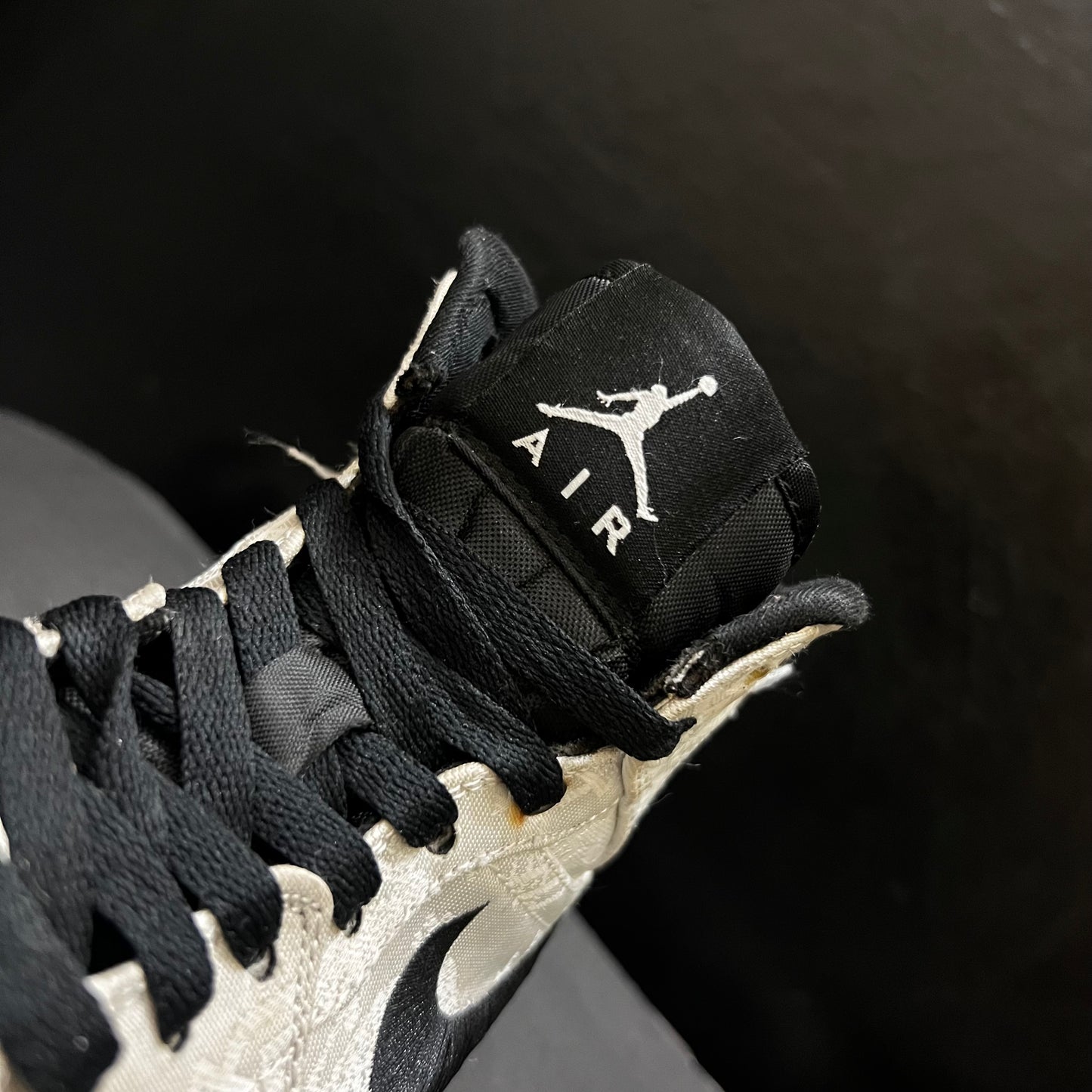Jordan 1 Mid SE
Fearless Edison Chen CLOT ❤️
Size 6 Pak 🇵🇰