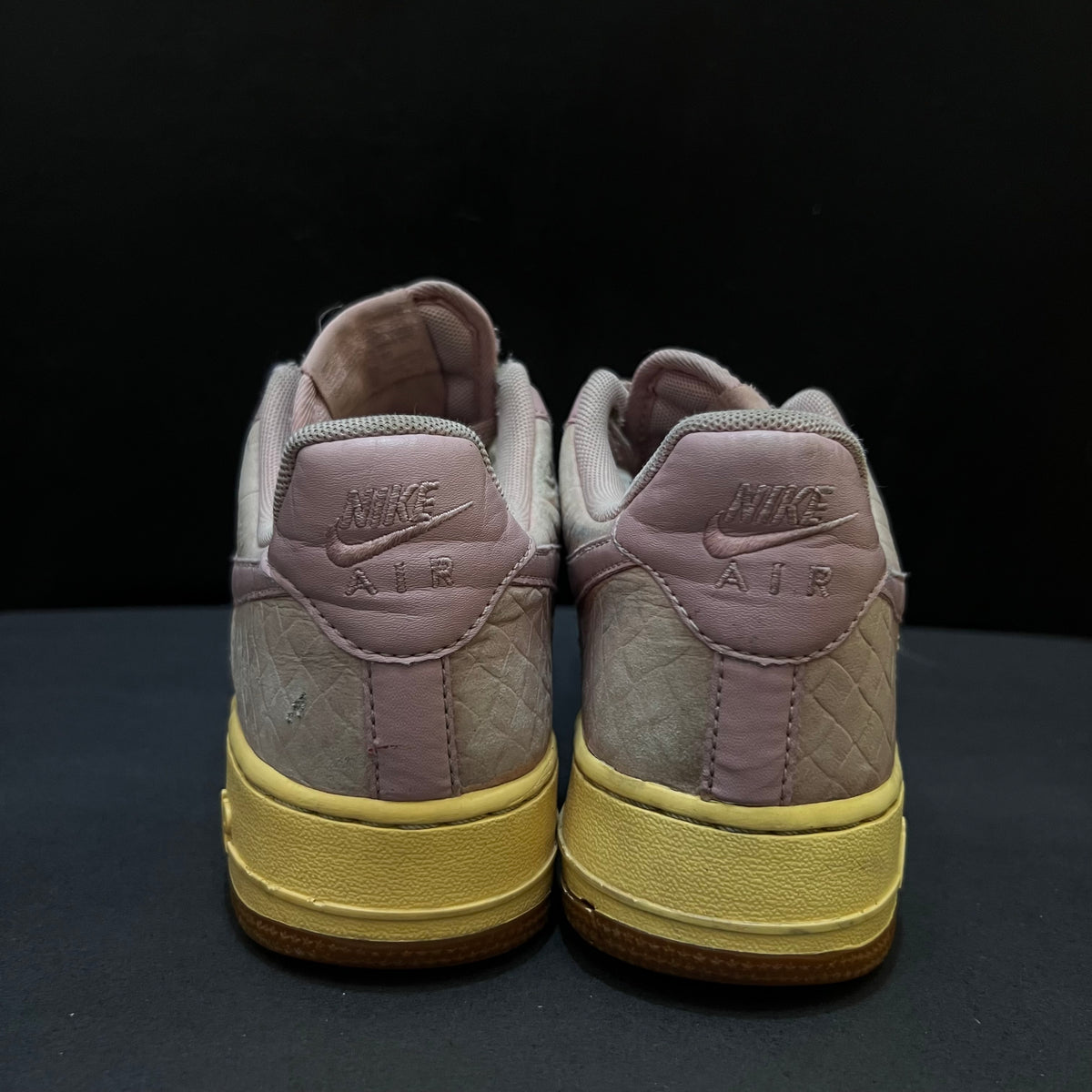 Nike Air Force 1 Low Premium Pink Glaze 🩷
Size 5 & 6 Pak 🇵🇰