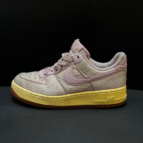 Nike Air Force 1 Low Premium Pink Glaze 🩷
Size 5 & 6 Pak 🇵🇰