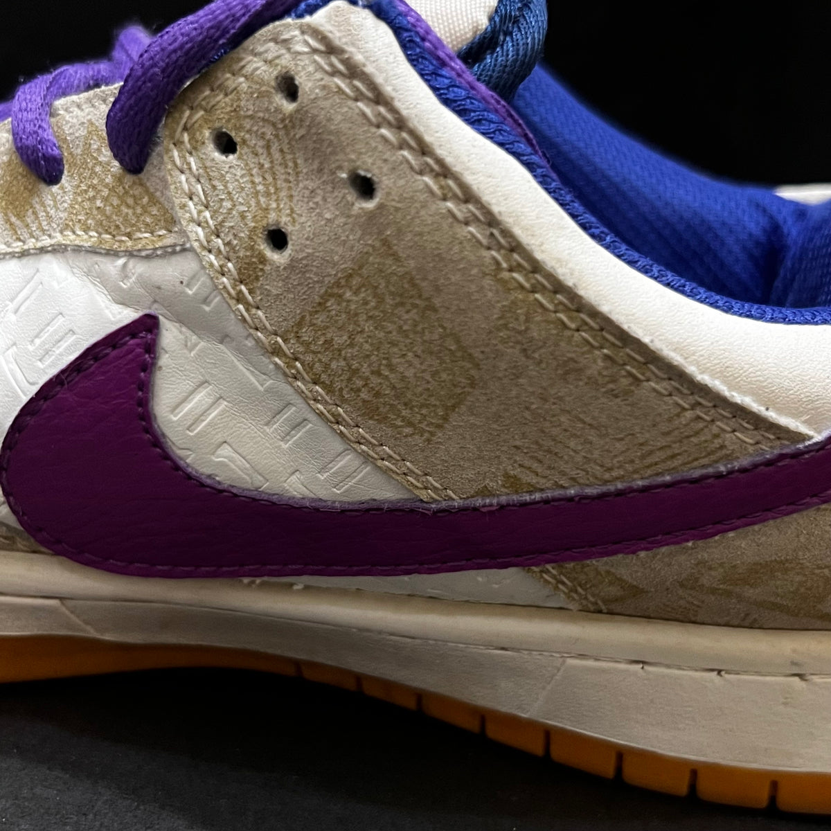 Nike SB Dunk Low
Pure Platinum and Vivid Purple 💜
Size 7 & 8 Pak 🇵🇰