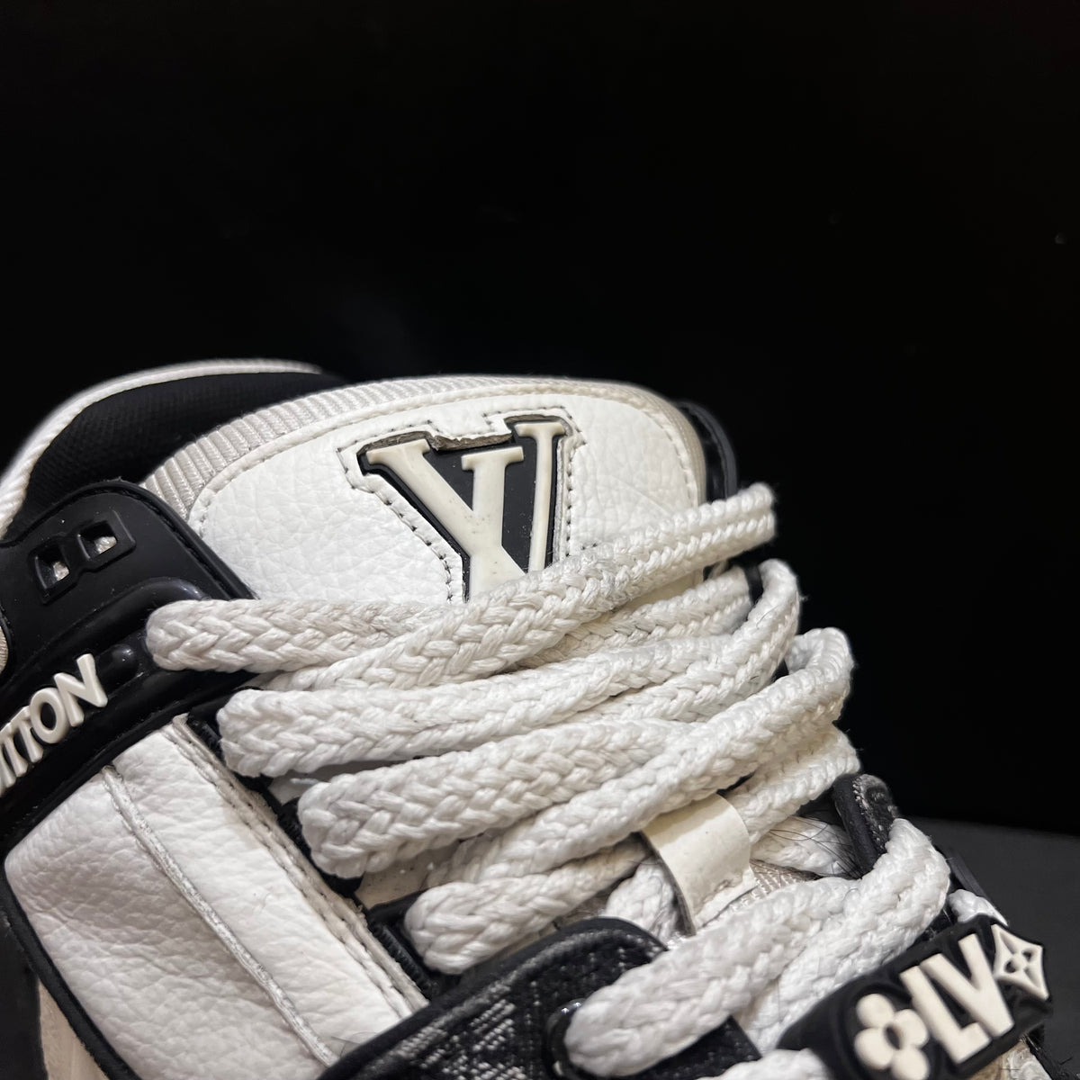 LV Trainer Sneaker 🌚 Size 9 & 10 Pak 🇵🇰