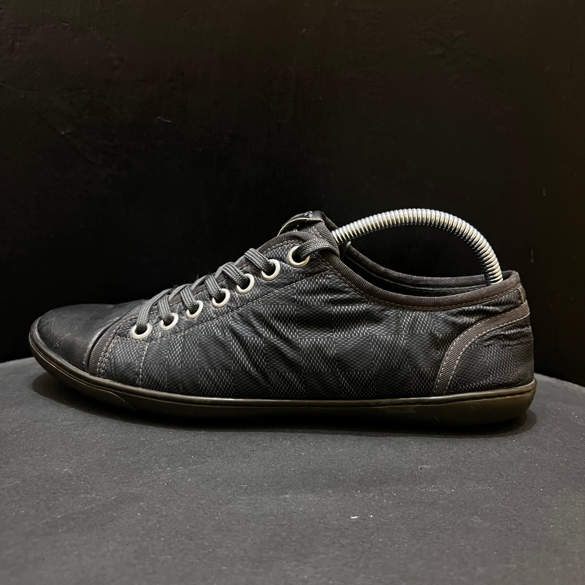 Louis Vuitton Black 🖤 Size 7 & 8 Pak 🇵🇰