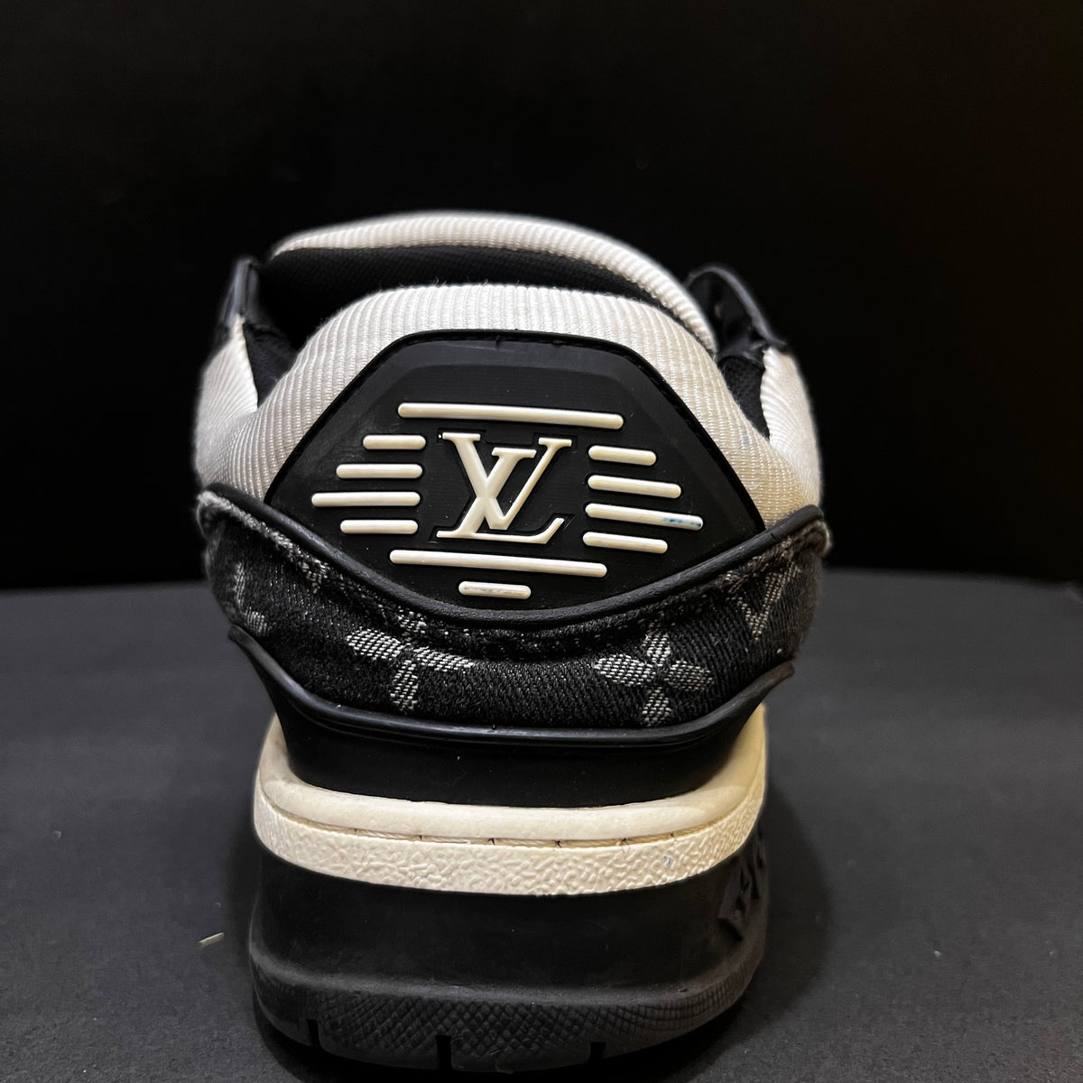 LV Trainer Sneaker 🌚 Size 9 & 10 Pak 🇵🇰