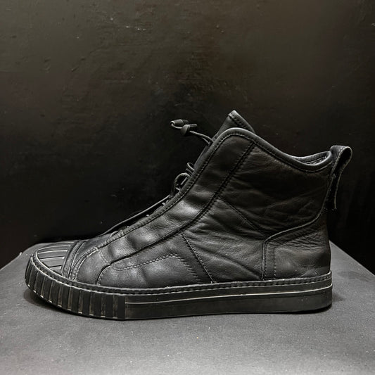 Black leather high-top sneaker 🖤🥵 Size 7 & 8 Pak 🇵🇰
