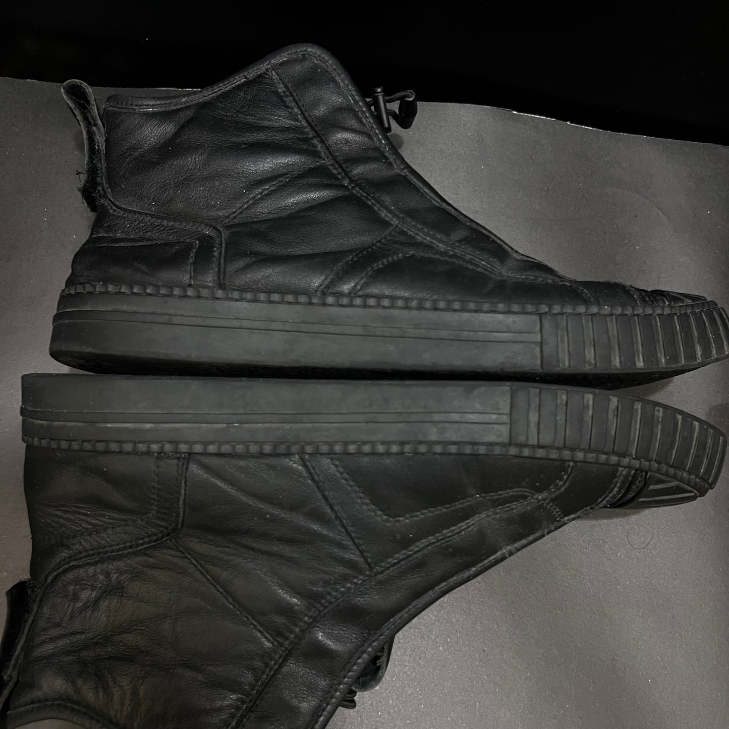 Black leather high-top sneaker 🖤🥵 Size 7 & 8 Pak 🇵🇰