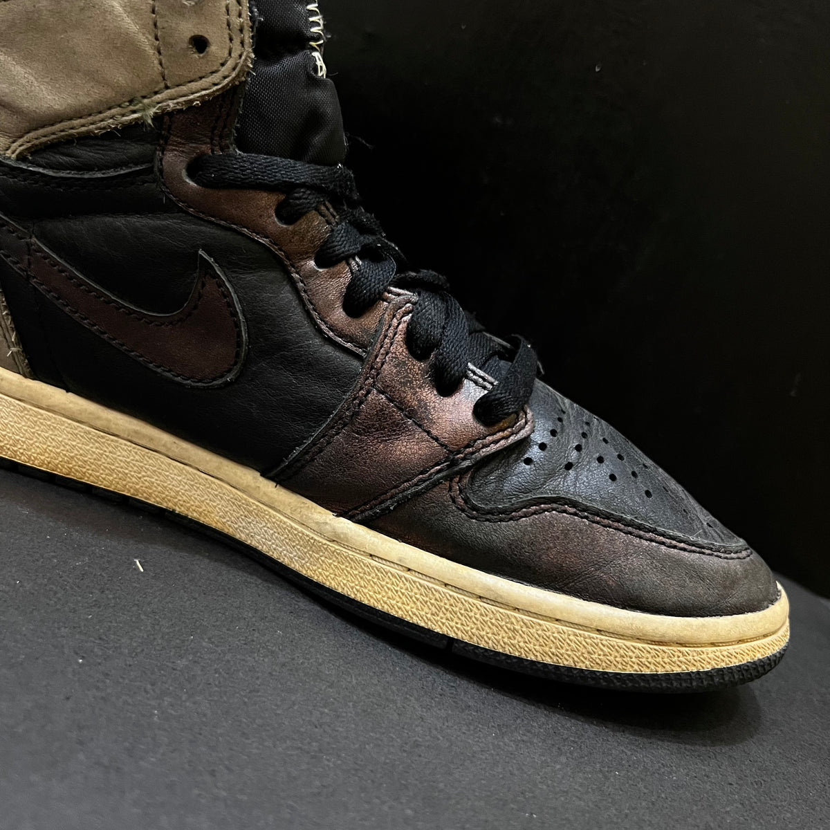 Air Jordan 1 Retro High OG Patina Rust Shadow 🤎
Size 9 & 10 Pak 🇵🇰