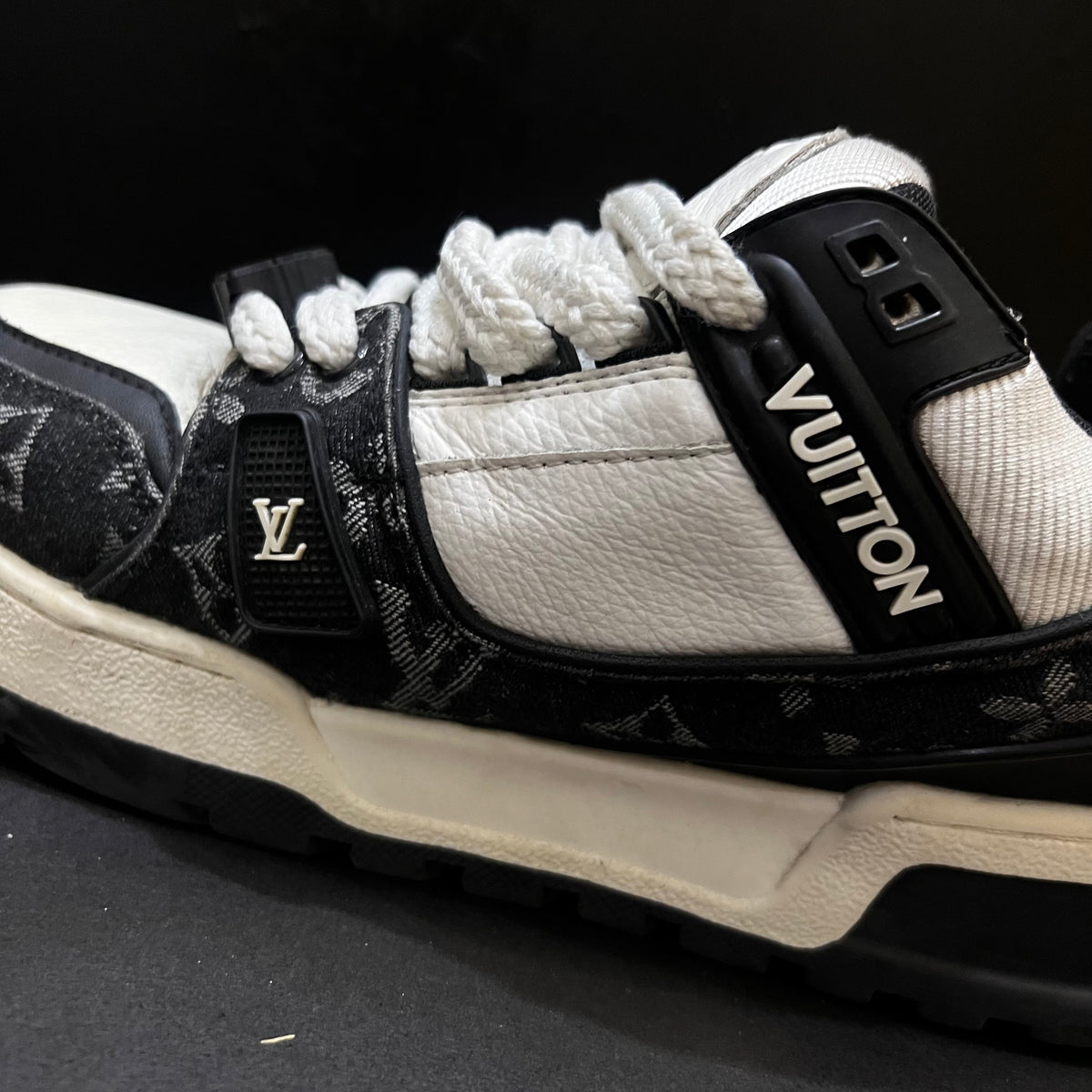 LV Trainer Sneaker 🌚 Size 9 & 10 Pak 🇵🇰