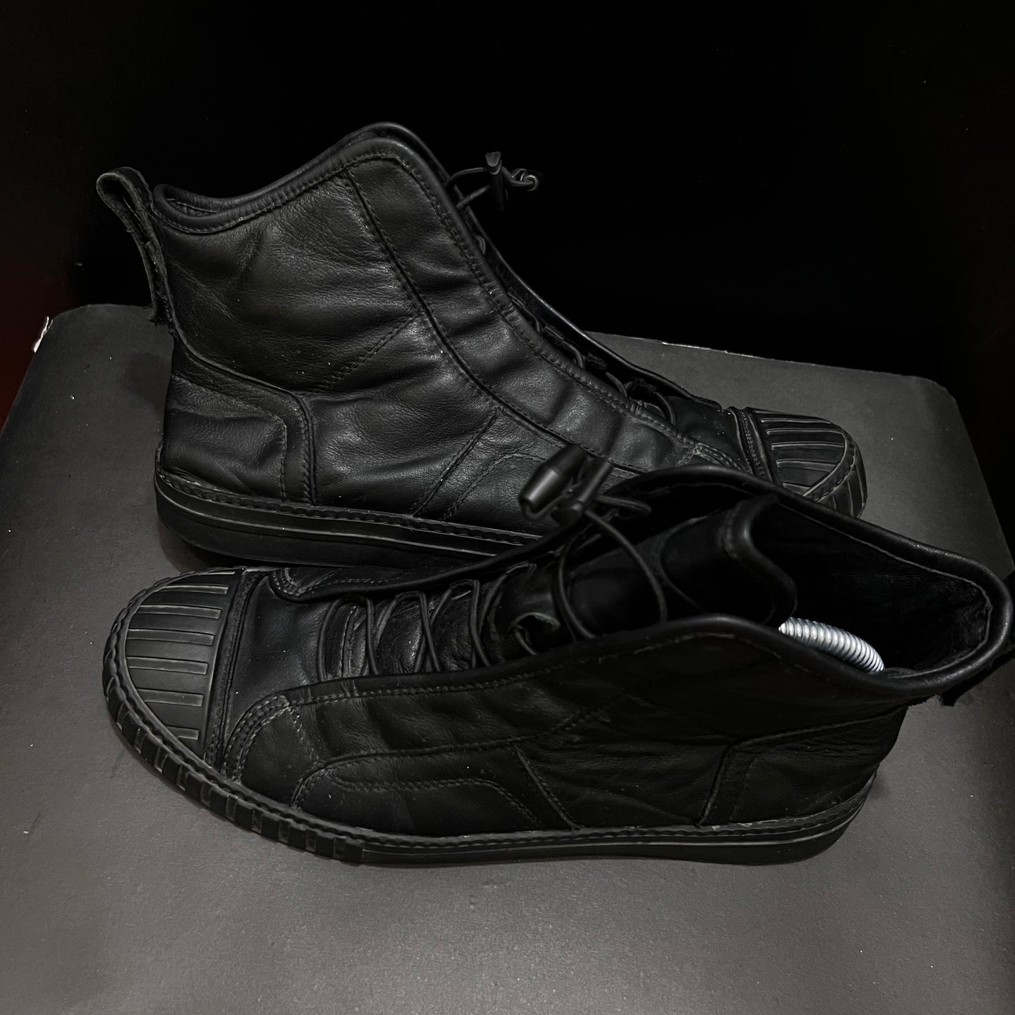 Black leather high-top sneaker 🖤🥵 Size 7 & 8 Pak 🇵🇰