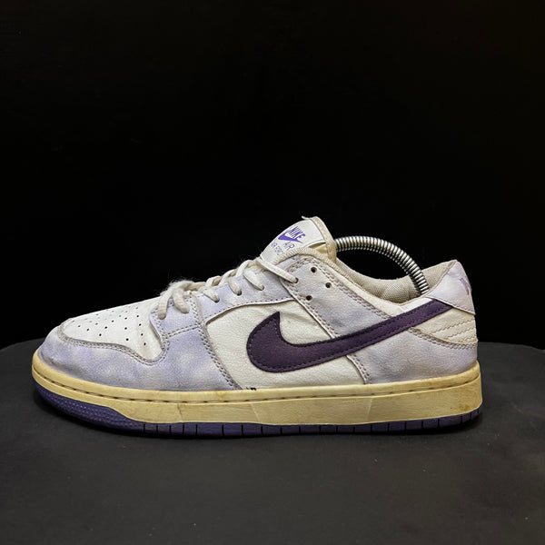 white and purple low-top Nike tennis 💜🤍 Size 9 & 10 Pak 🇵🇰