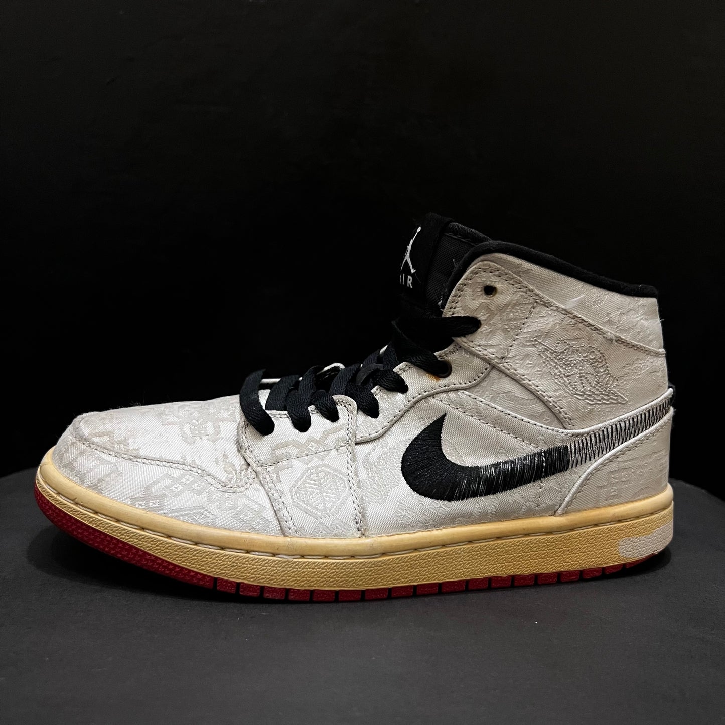 Jordan 1 Mid SE
Fearless Edison Chen CLOT ❤️
Size 6 Pak 🇵🇰