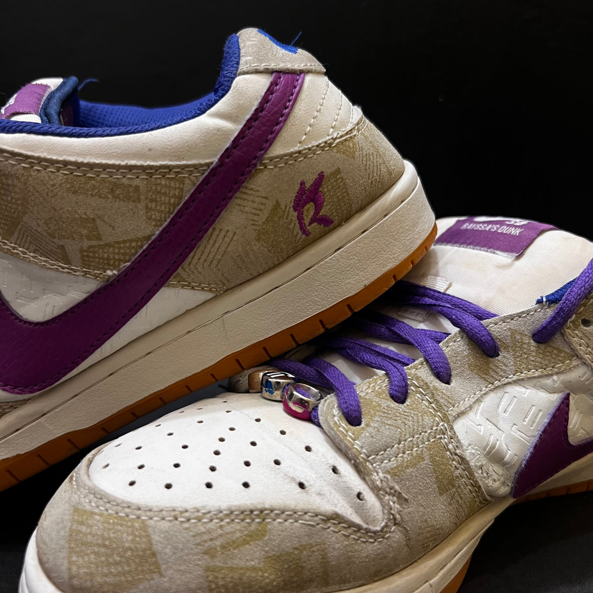 Nike SB Dunk Low
Pure Platinum and Vivid Purple 💜
Size 7 & 8 Pak 🇵🇰