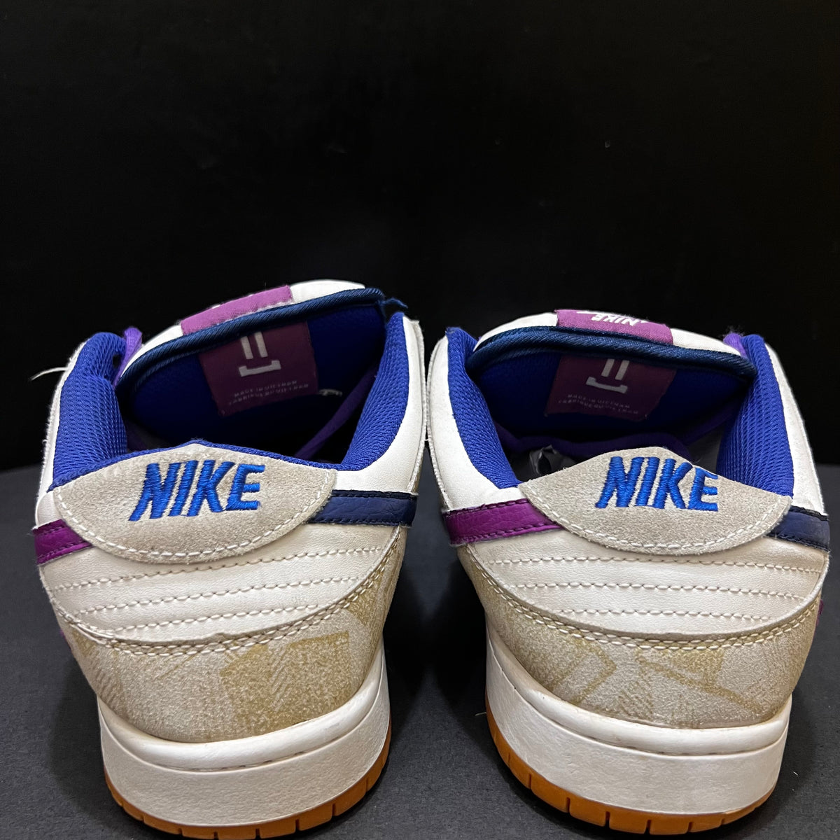 Nike SB Dunk Low
Pure Platinum and Vivid Purple 💜
Size 7 & 8 Pak 🇵🇰