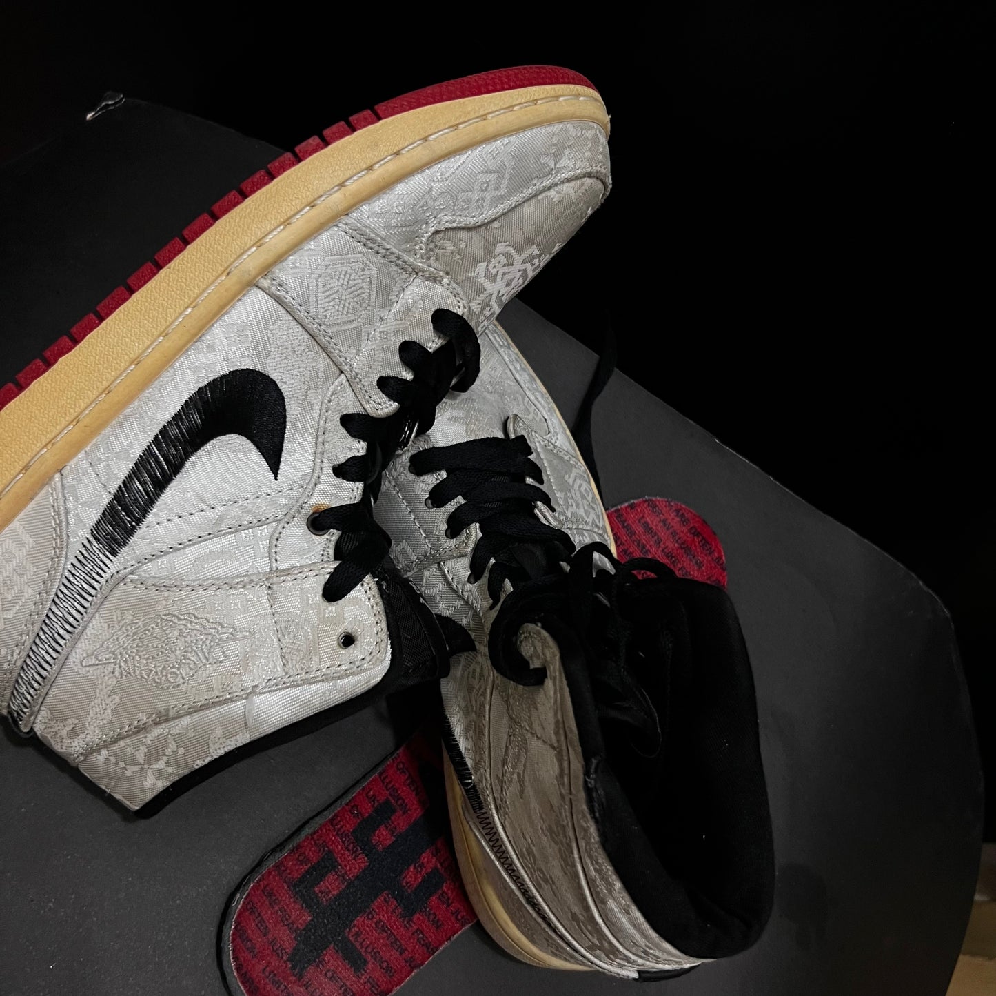 Jordan 1 Mid SE
Fearless Edison Chen CLOT ❤️
Size 6 Pak 🇵🇰
