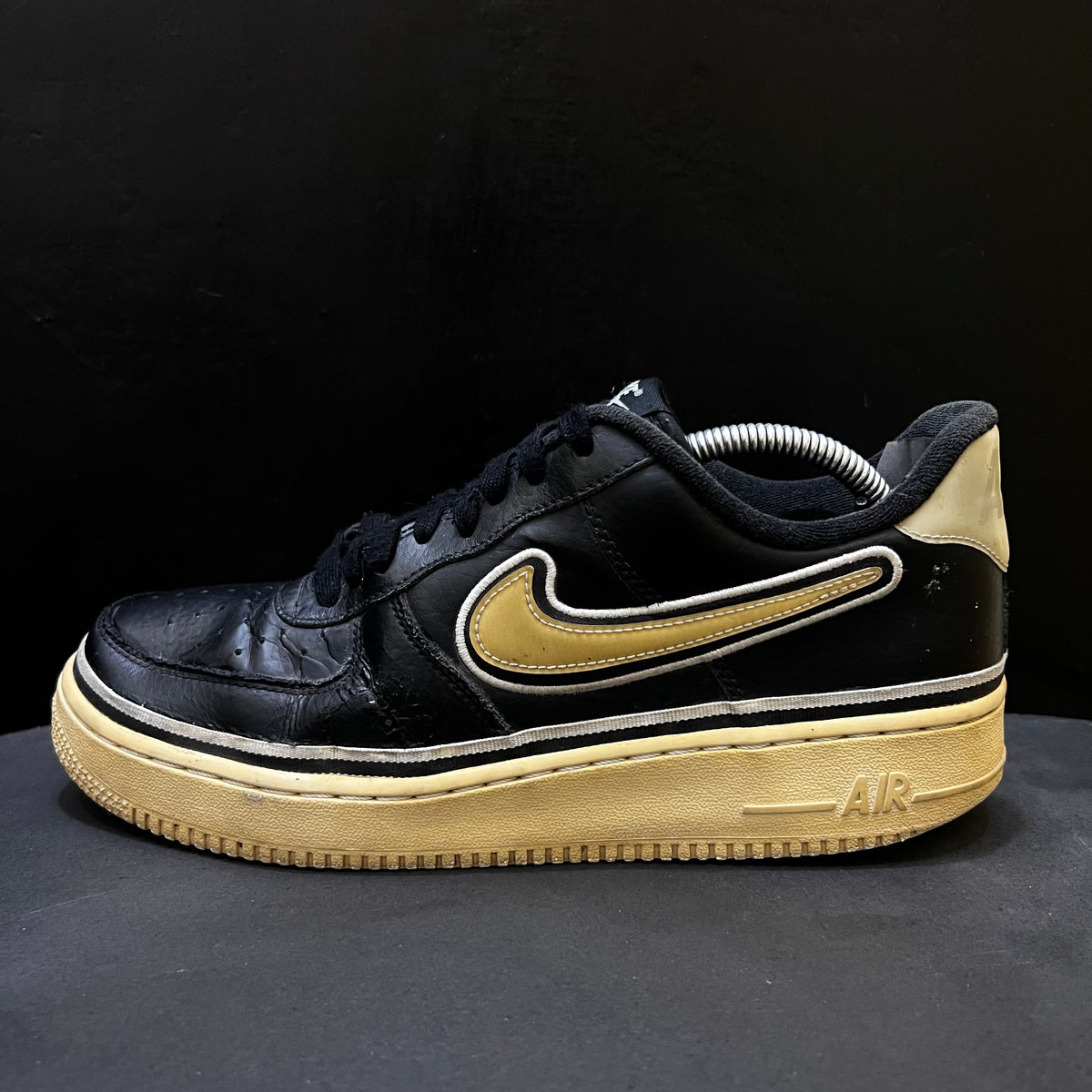 Nike Air Force 1 '07 LV8 Sport 'Black' ♥️😍
Size 9 & 10 Pak 🇵🇰