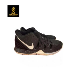 Nike Kyrie 5 Basketball 🔥
Size 6 & 7 🇵🇰