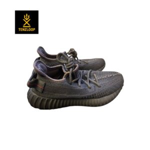 Adidas Yezzy Boost 350 ❤️
Size 9 Pak 🇵🇰