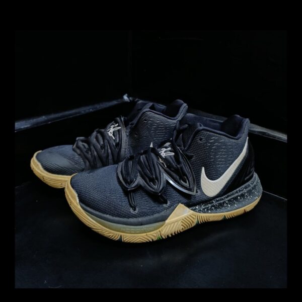 Nike Kyrie 5 Basketball 🔥
Size 6 & 7 🇵🇰 - Image 3