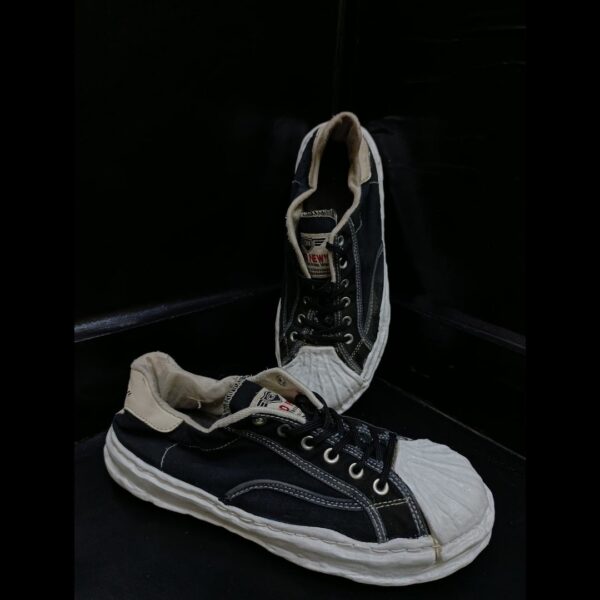 GN OG SOLE CANVAS LOW TOP SNEAKER 👟 
Size 7 🇵🇰 - Image 2