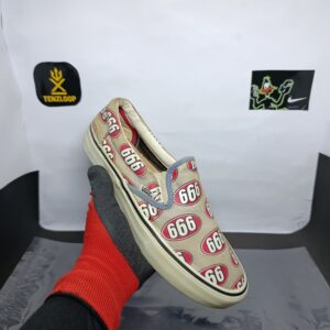 Vans x Supreme 🔥
Size 7 Pak 🇵🇰