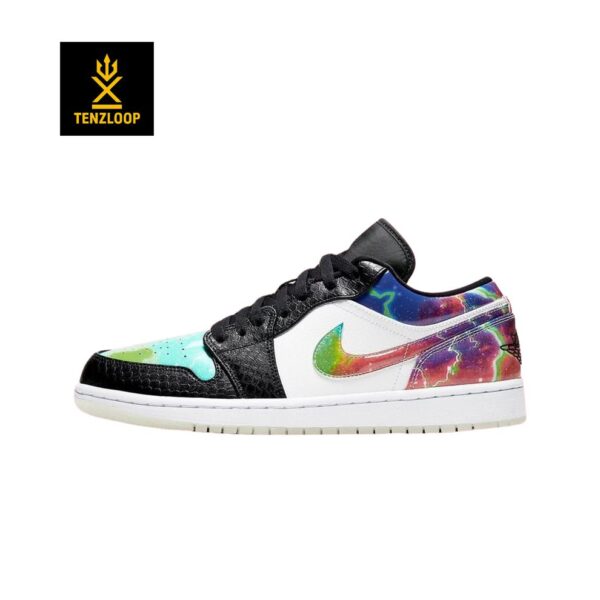 Jordan 1 Low Galaxy 💜
Size 7 Pak 🇵🇰