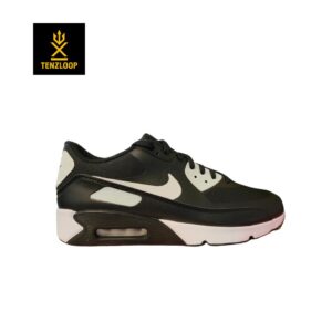 Nike Air Max 90 ✨
Size 8 Pak 🇵🇰