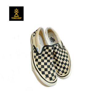Vans Old School Check 💯
Size 7 & 7.5 Pak 🇵🇰