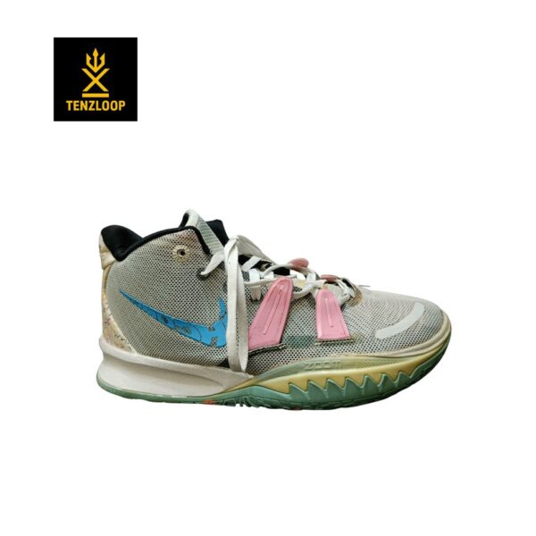 Nike Kyrie 7 ✨❤️
Size 9 Pak 🇵🇰