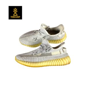 Adidas Yezzy Boost 350 🔥
Size 9 Pak 🇵🇰