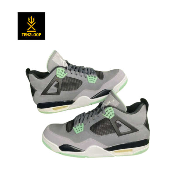 Air Jordan 4 Retro Green ❤️
Size 6 & 7 Pak 🇵🇰