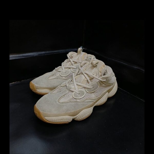Adidas Yezzy 500 🔥❤️
Size 7 & 8 Pak 🇵🇰 - Image 3