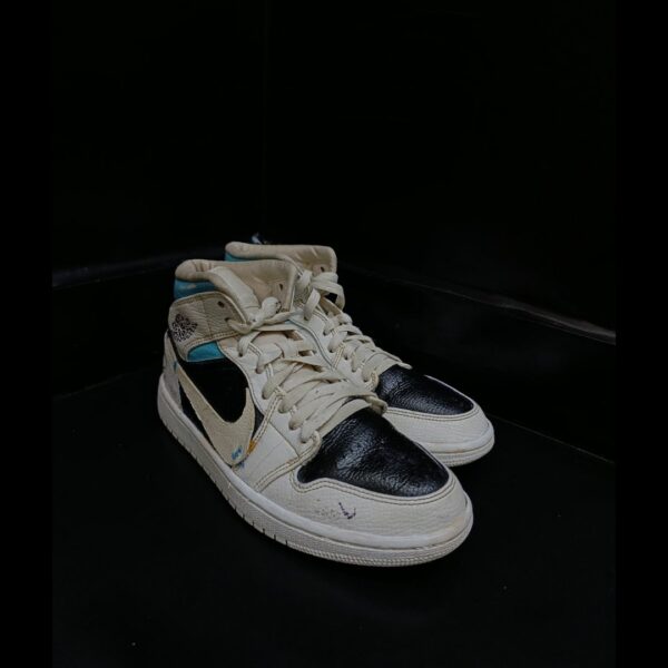 Nike Air Jordan Mids Custom 🤍
Size 7 & 8 Pak 🇵🇰 - Image 3