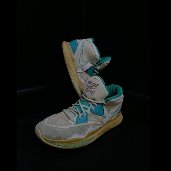 Nike Kyrie 8 Infinity Golden ❤️
Size 10 & 11 & 12 🇵🇰 - Image 2