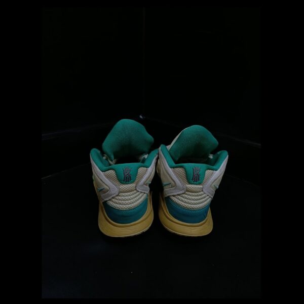Nike Kyrie 8 Infinity Golden ❤️
Size 10 & 11 & 12 🇵🇰 - Image 3