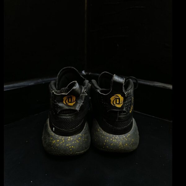 Adidas D Rose ❤️🔥
Size 8 & 9 Pak 🇵🇰 - Image 3