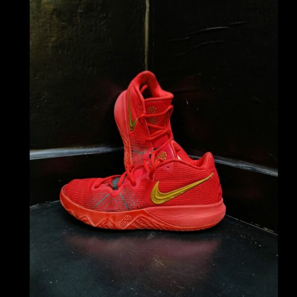 Nike Kyrie Flytrap 🔥❤️
Size 9 & 10 & 11 Pak 🇵🇰 - Image 2