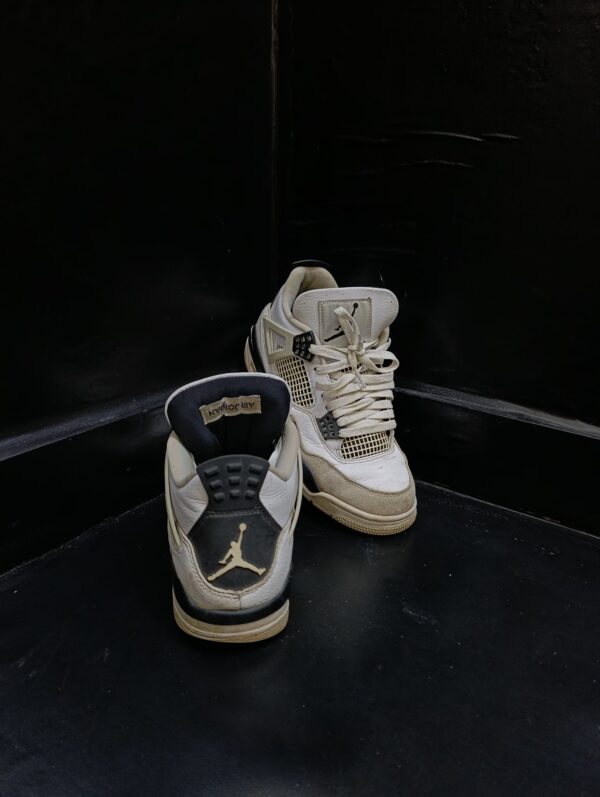 Air Jordan 4 ❤️
Size 6 & 7 Pak 🇵🇰 - Image 3