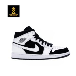 Jordan 1 Mid White Black ❤️
Size 7 & 8 Pak 🇵🇰