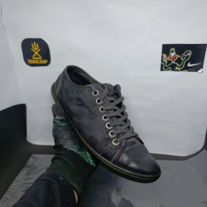 Louis Vuitton Graphite Low Top Sneaker ❤️
Size 7 & 8 Pak 🇵🇰