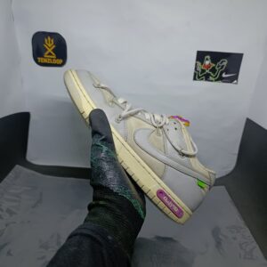 Off-White x Nike Dunk Low 'Lot 49 of 50' 🤍
Size 6 & 7 Pak 🇵🇰